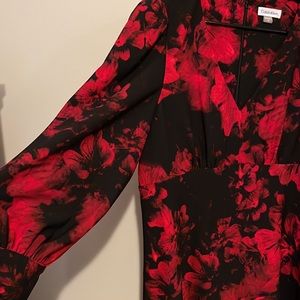 Super flattering red and black long sleeved dresss